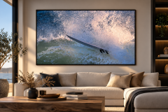 Quand la vague surfe – photographie d'art encadrée dans un salon