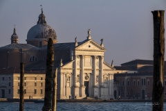 p1218081