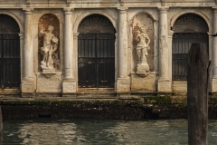 p1218946