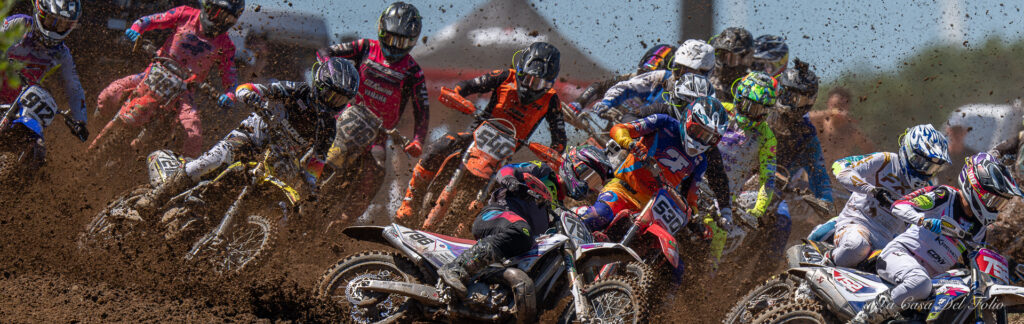 Départ de la finale de la Coupe de France MX National 450 lors du Motocross de Nozay 2026 en Loire-Atlantique.